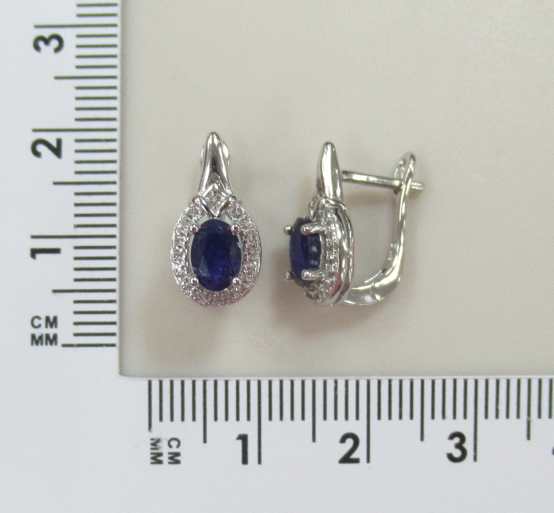 Серебряные серьги с сапфирами